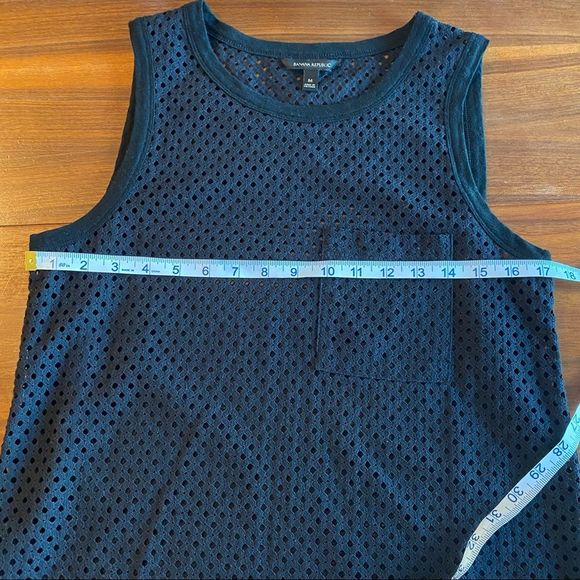 Banana Republic sleeveless black lattice top w/crewneck and front pocket - Picture 7 of 8
